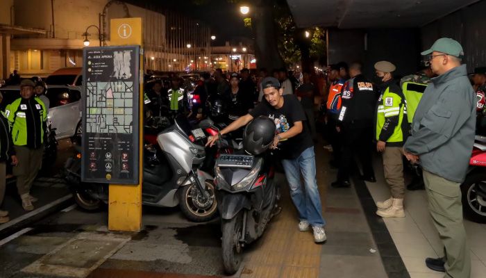 Pemkot Bandung Tertibkan Parkir Liar di Jalan Asia Afrika, Wali Kota Tegaskan Larangan Parkir di Trotoar