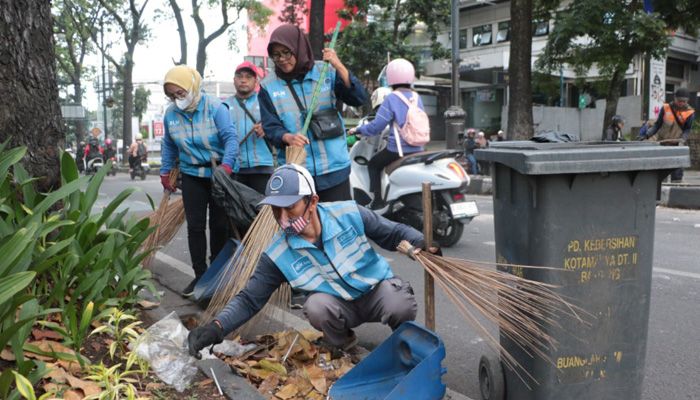 Bandung Siagakan Tim Sampah Hari Minggu dan Rencanakan Rekrutmen Besar Petugas Kebersihan