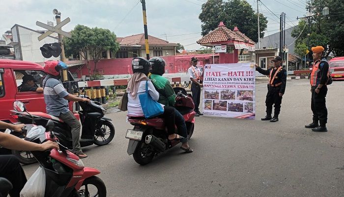 PT KAI Daop 2 Bandung Imbau Masyarakat Tertib Berlalu Lintas di Perlintasan Sebidang