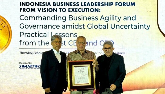 Presdir JNE Mohamad Feriadi Soeprapto Raih Penghargaan Indonesia Best CEO 2025