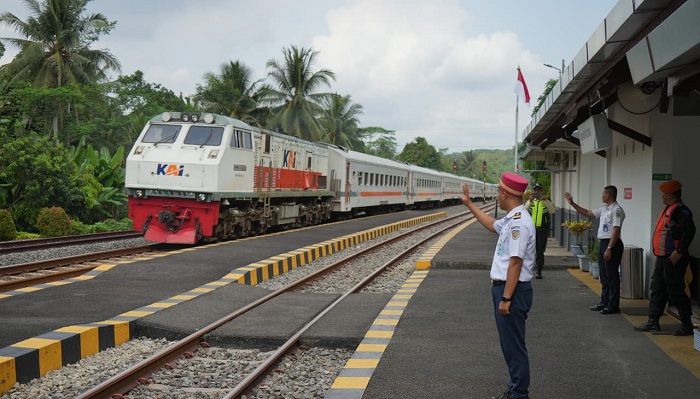 Ketepatan Waktu KA Berangkat di Daop 2 Bandung pada Angkutan Lebaran 2026 Capai 99,80%
