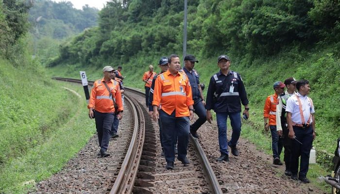 Gelar Pemeriksaan Lintas, Jajaran Manajemen KAI Daop 2 Bandung Pastikan Keselamatan Perjalanan KA