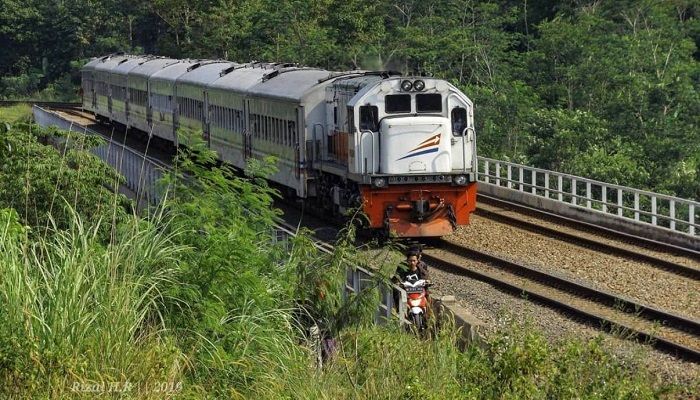 KAI Daop 2 Bandung Larang Masyarakat Masuki Area Terbatas Perekeretaapian Demi Keselamatan