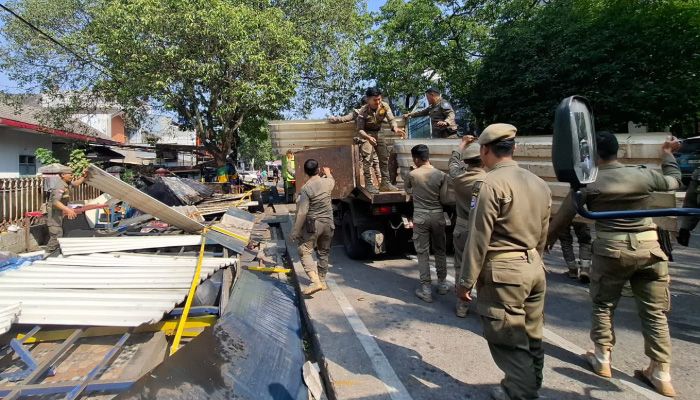 Pemkot Bandung Bongkar 36 Bangunan Liar di Jalan Rajiman, Ini Alasan Penertibannya