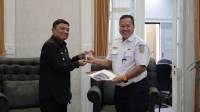 Tingkatkan Keselamatan di Perlintasan Sebidang, KAI Daop 2 Serahkan Gardu JPL 19 ke Pemkab Garut
