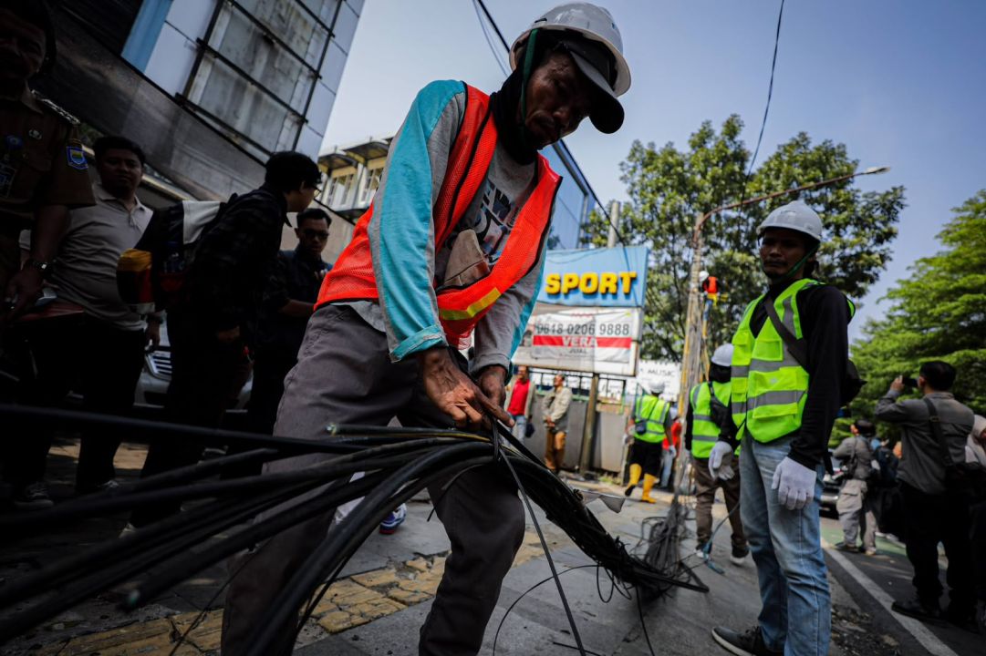 Penurunan Kabel Udara di 85 Ruas Jalan Ditargetkan Rampung Akhir 2026