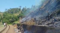 Musim Kemarau, KAI Daop 2 Imbau Warga Tidak Bakar dan Buang Sampah Sembarangan di Sekitar Jalur Rel