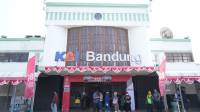 KAI Daop 2 Bandung Percantik Stasiun dan KA dengan Ornamen Kemerdekaan