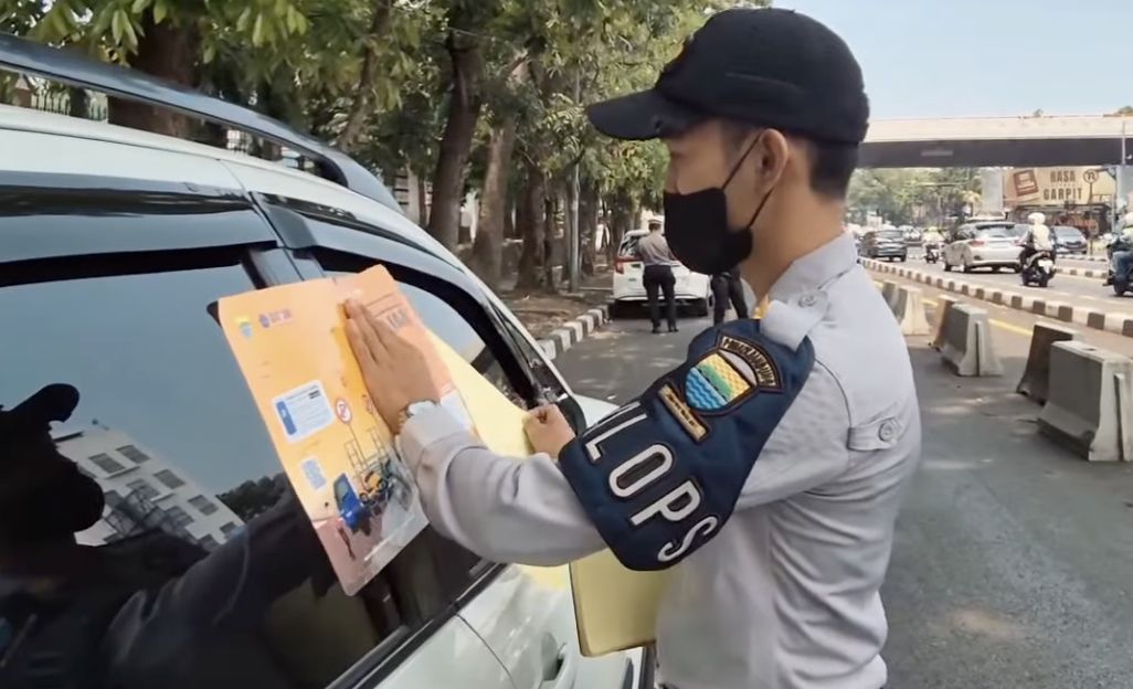 Parkir Liar di Kota Bandung Kembali Ditertibkan, Petugas Siap Derek hingga Tilang