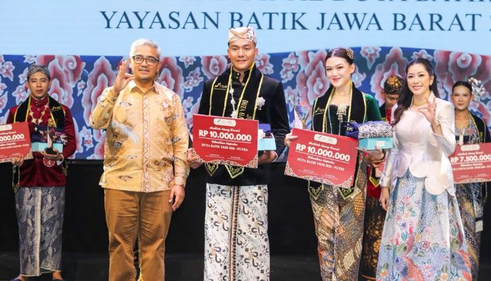 Ardelia Calluella Wakili Bandung Jadi Duta Batik Jabar 2026