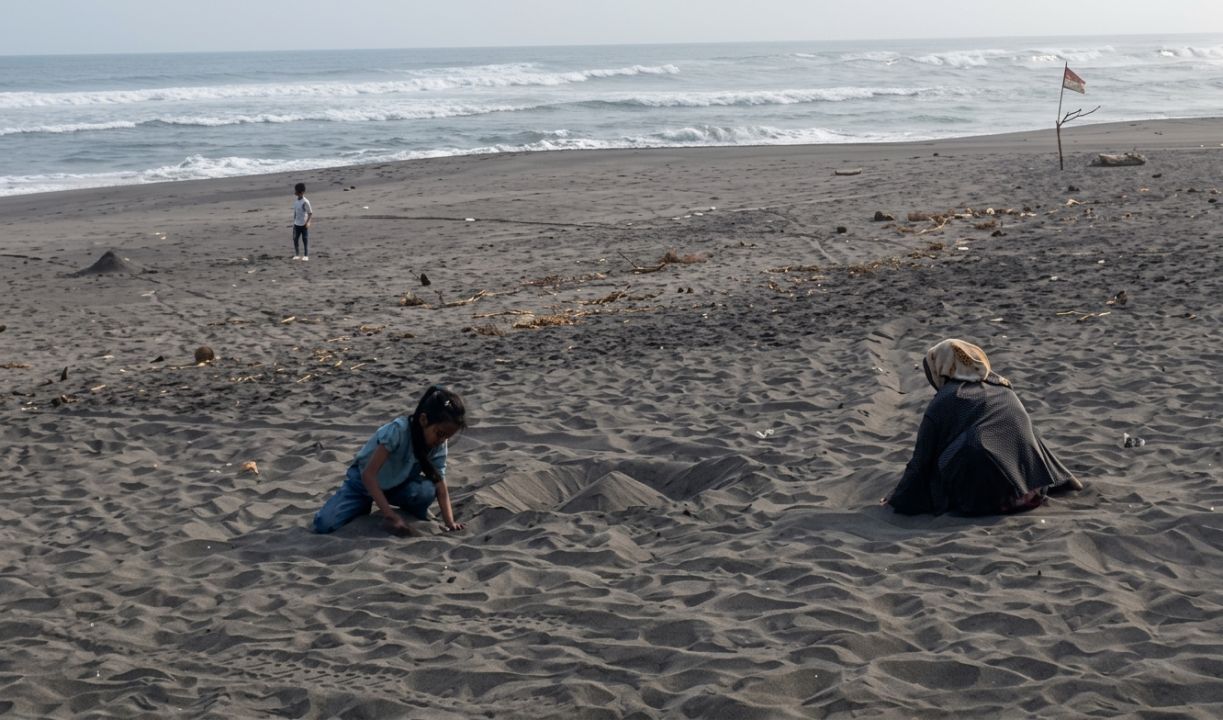 Pantai Ciwidig Cianjur Selatan, Wisata Pantai Teduh yang Dekat dari Bandung