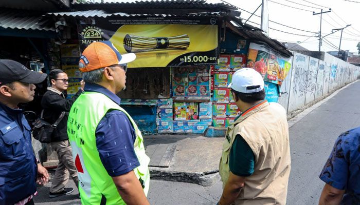 Farhan Tinjau Tiga Lokasi Rawan Banjir di Cibiru, Normalisasi Drainase Disiapkan