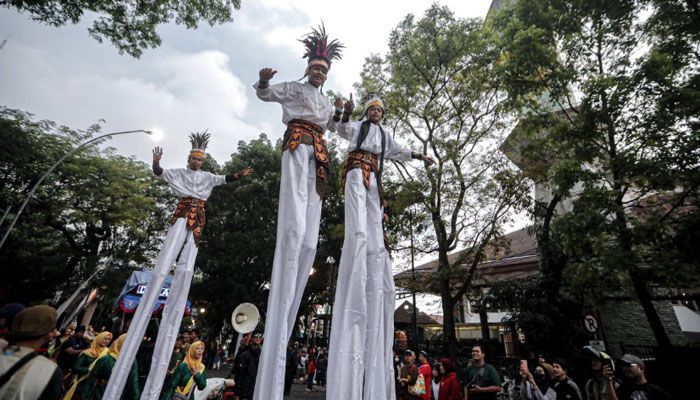 Pawai Budaya HJKB 216 Angkat Potensi Kecamatan, dari Ulin Barong hingga Tahu Cibuntu
