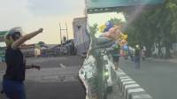 Viral Teteh-Teteh di Bandung Hadang Pemotor Lawan Arah, Aksinya Tuai Sorotan